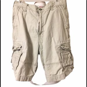 Levi’s Cargo Shorts Size 32